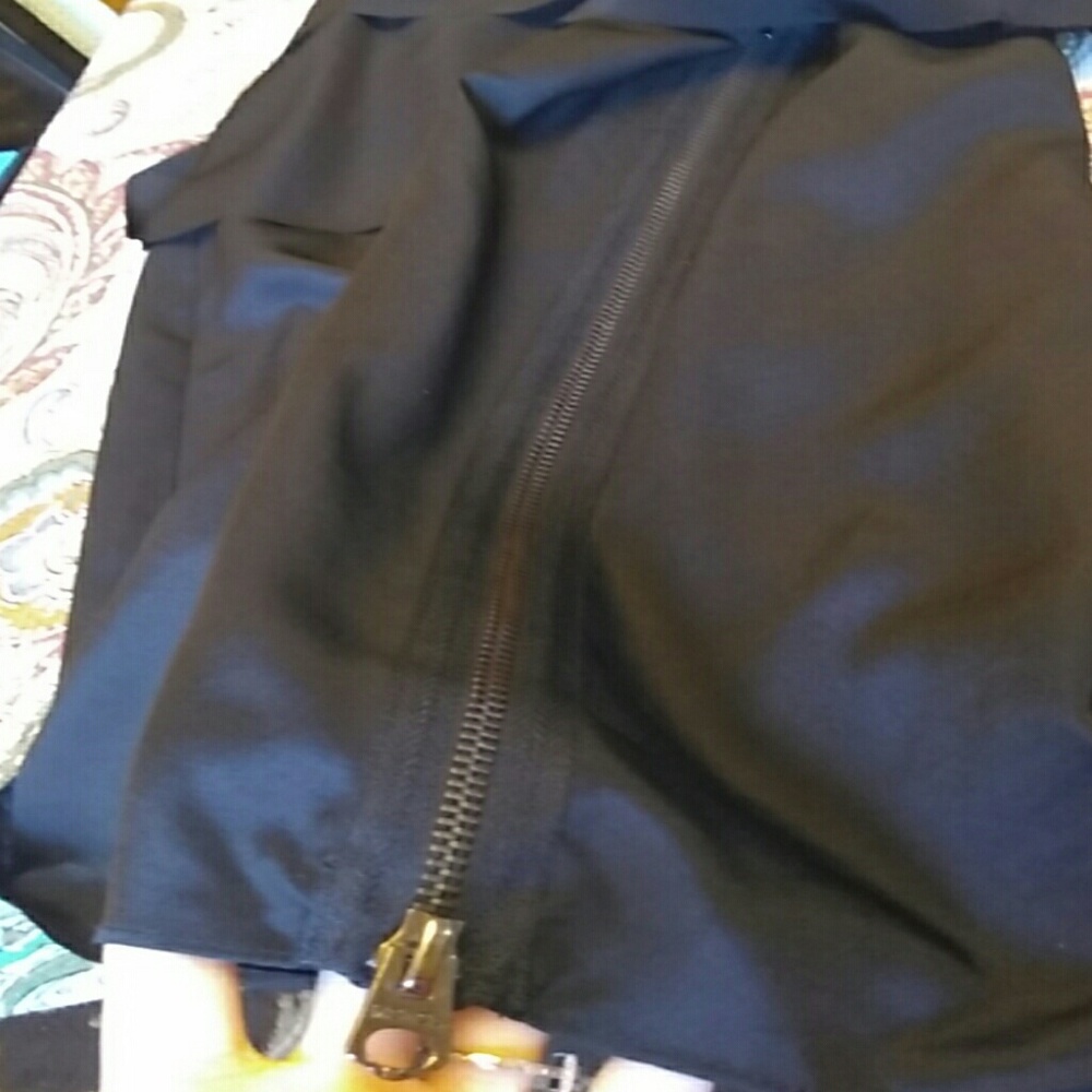Mo & Co black tiered minidress with side zipper - Picture 5 of 5
